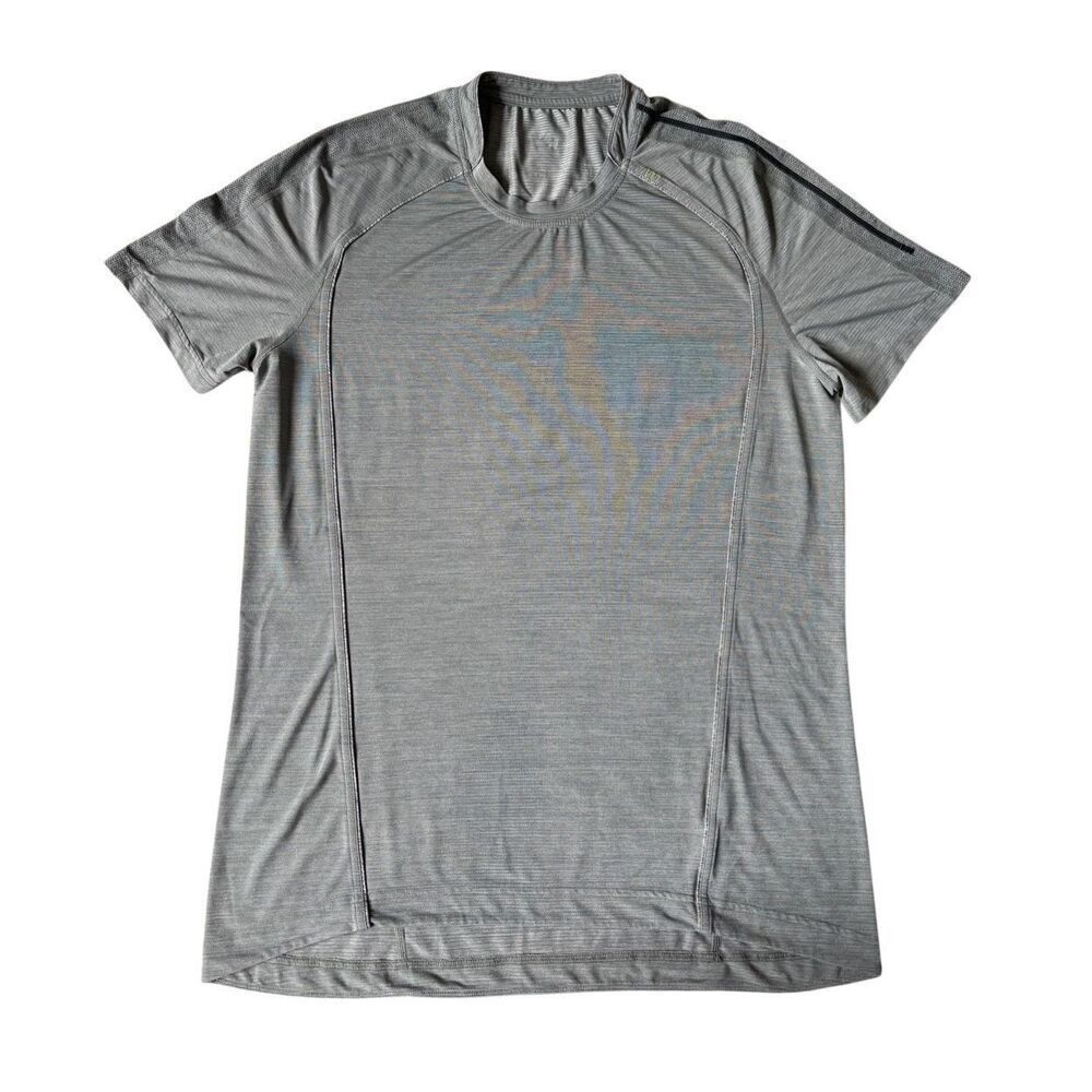 Lululemon Men’s T-shirt Tee Gray size XL Athletic